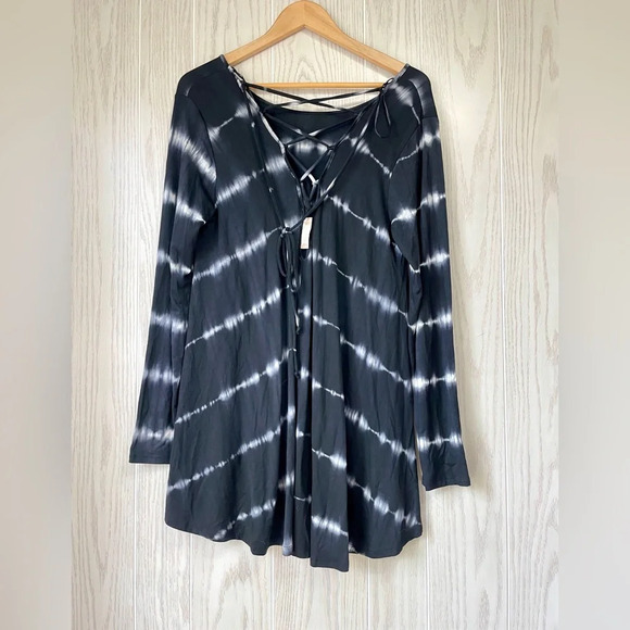Altar'd State Dark Navy Blue Tie Dye Lace Up Back Tunic Top L NWT - Picture 3 of 4